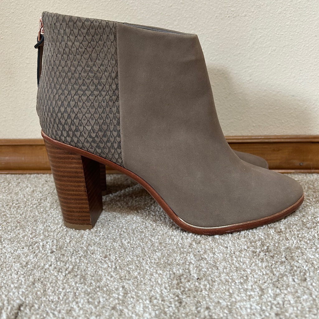 Ted Baker London Gray Ankle Boots Size 40.5 W/Rose Gold Details